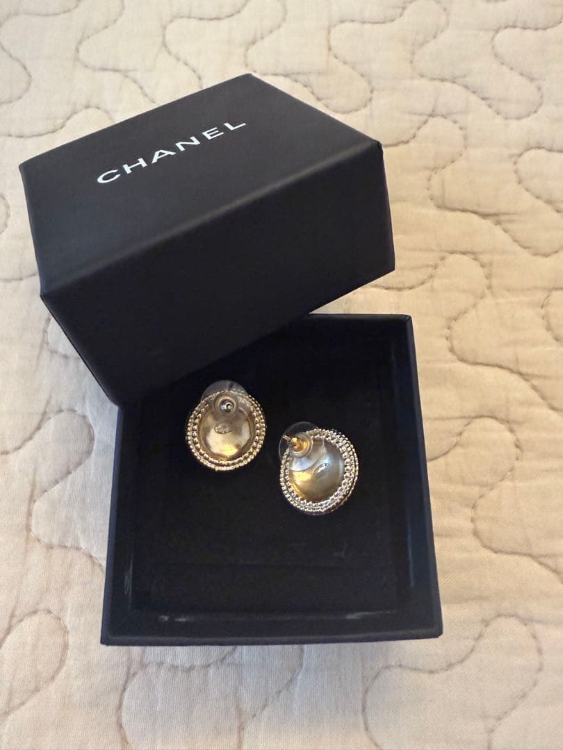 CHANEL ココマーク ボタン型ピアス