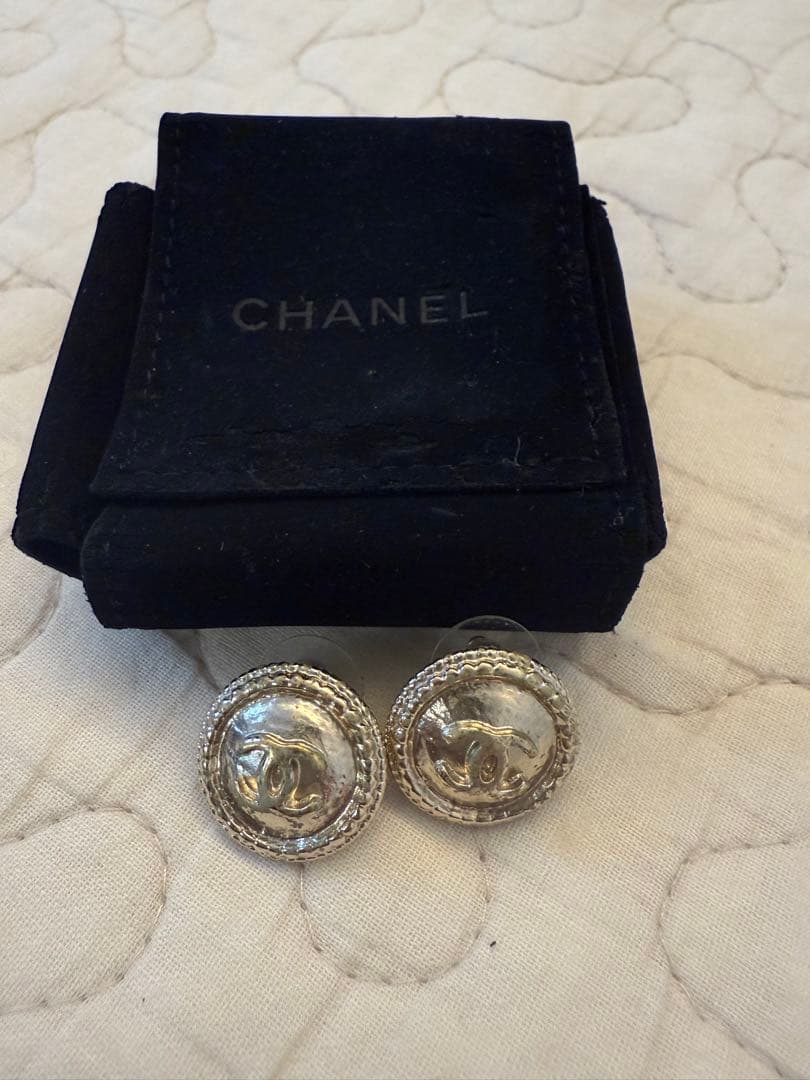 CHANEL ココマーク ボタン型ピアス