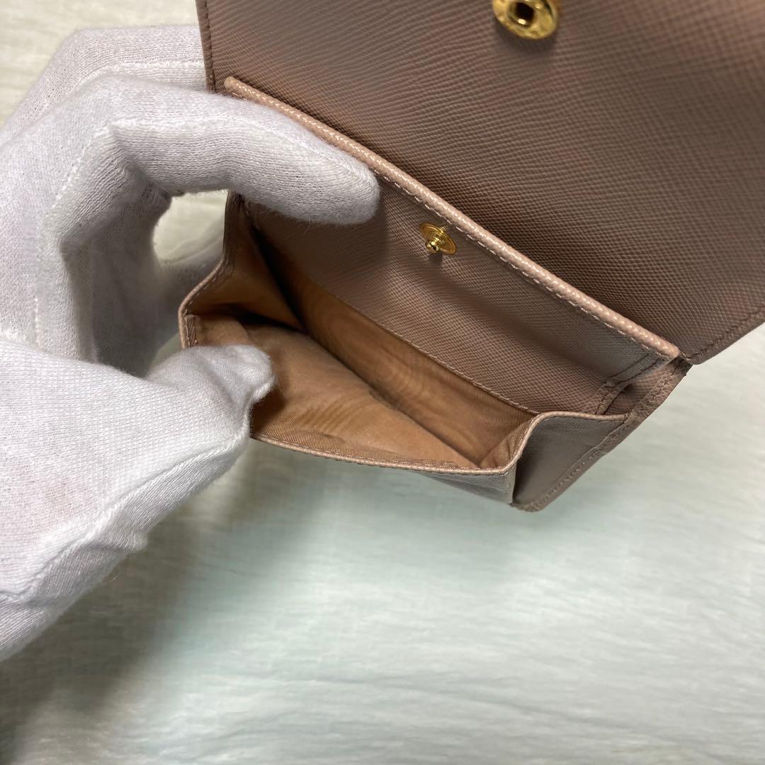 極美品　月末最終価格　PRADA プラダ　二つ折り　三つ折り　財布　ベージュ
