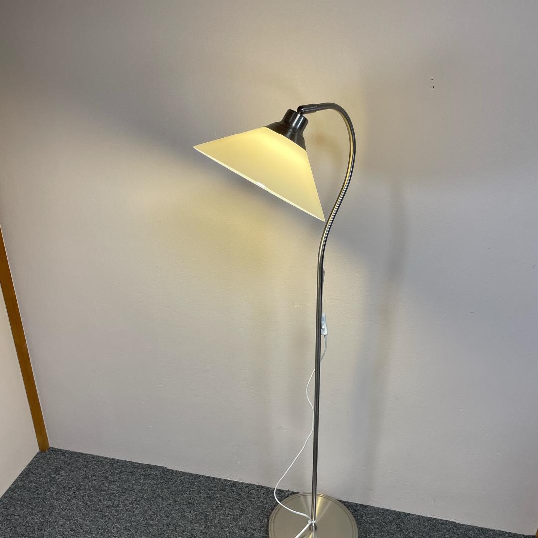 廃盤レアー　希少　IKEA KROBY フロアスタンド ホワイト　クロム