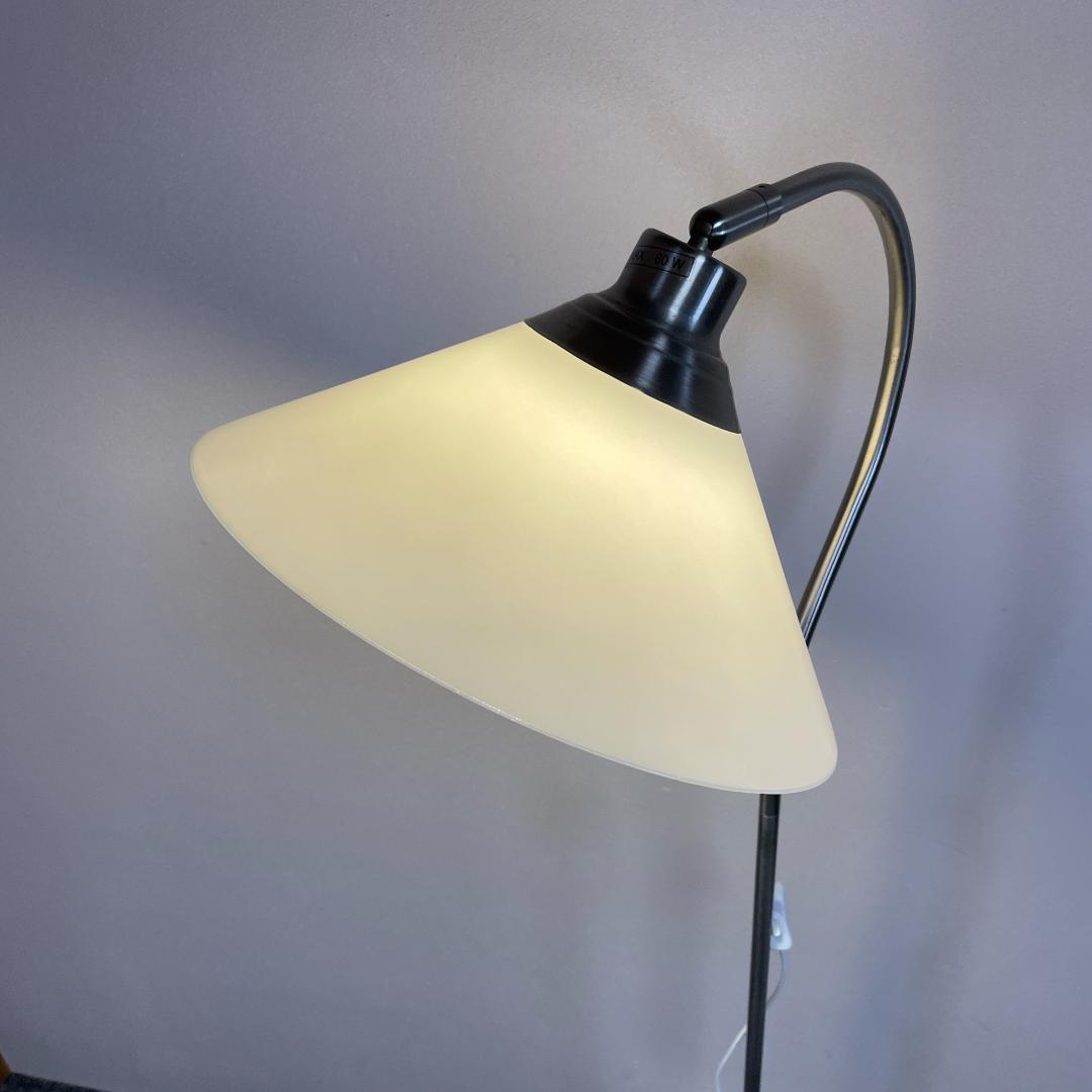 廃盤レアー　希少　IKEA KROBY フロアスタンド ホワイト　クロム