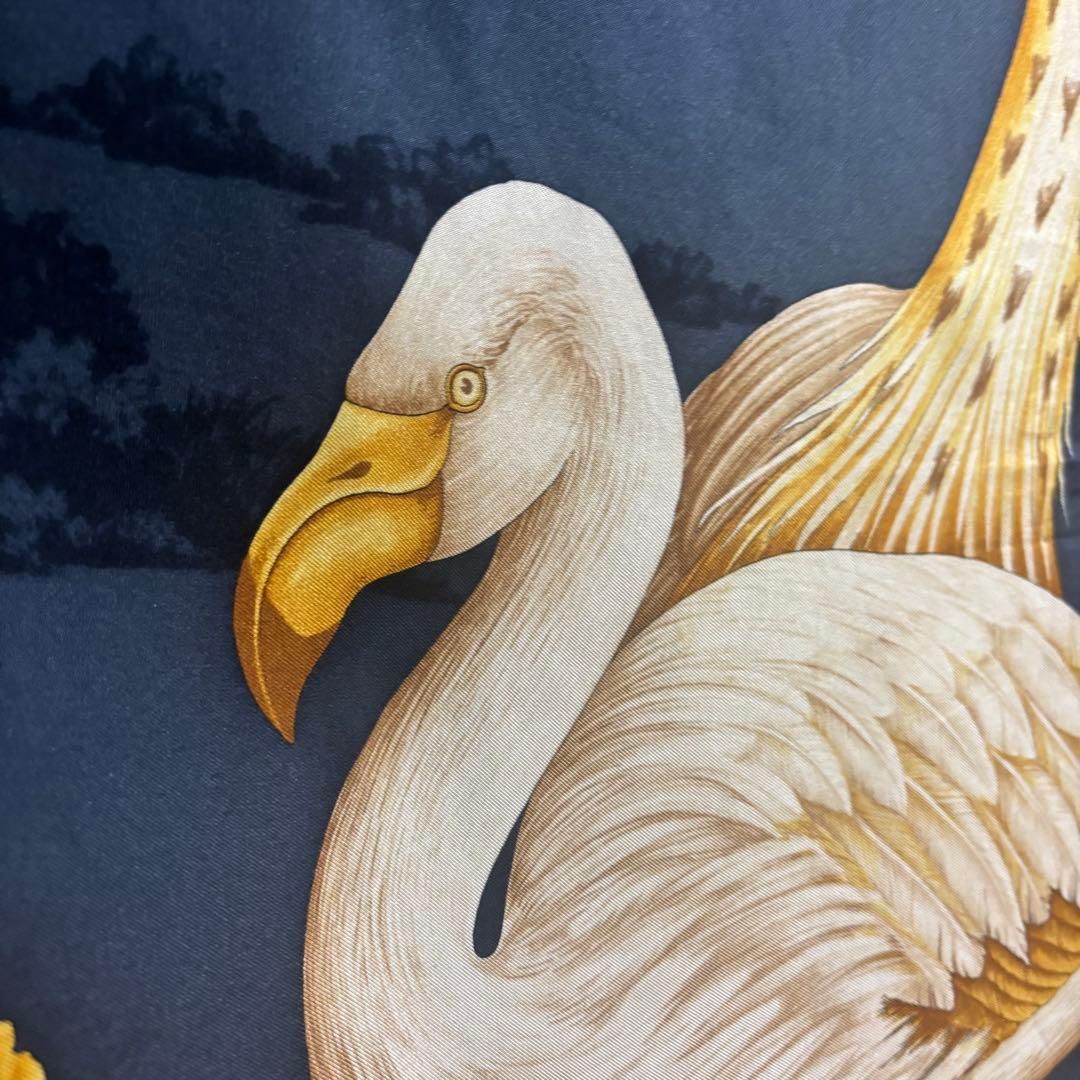良柄　Salvatore Feragammo 88×88 シルクスカーフ