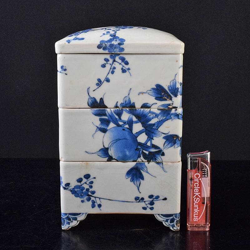 瀬戸焼　古瀬戸　染付　梅牡丹文　四方三段重箱　時代箱付　V　R8582