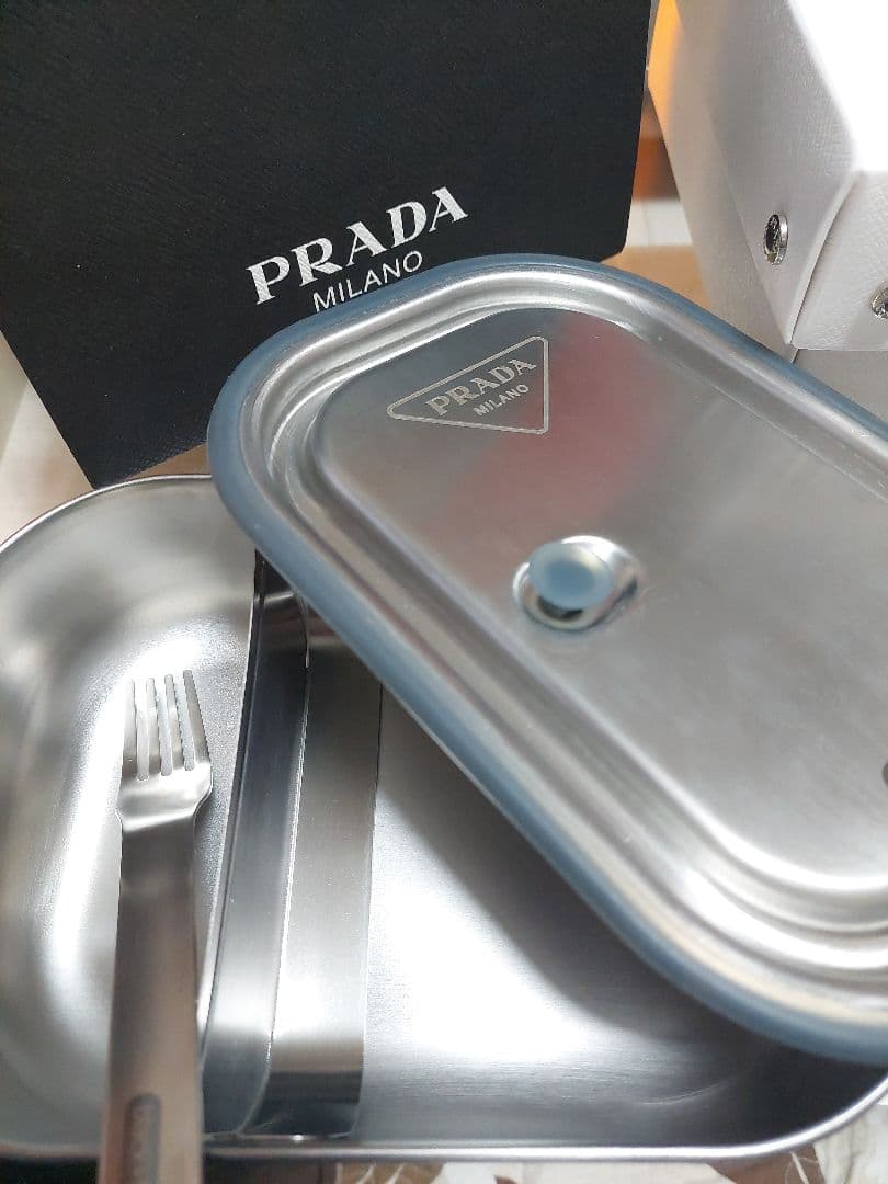 【レア物】PRADA ステンレススチール弁当箱