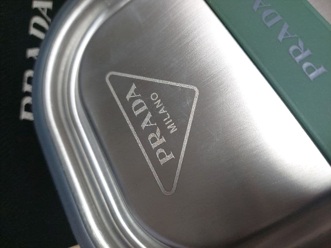 【レア物】PRADA ステンレススチール弁当箱