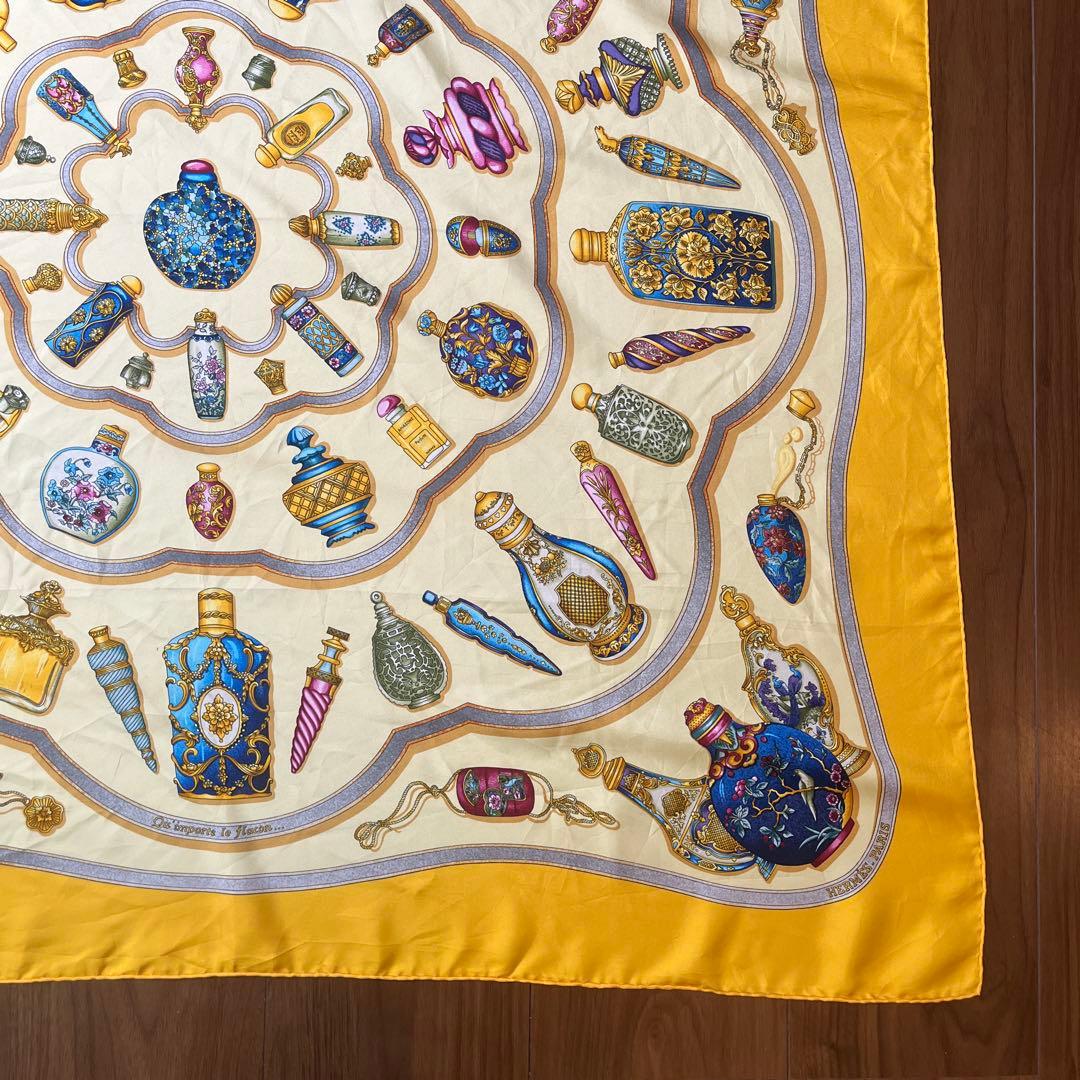 HERMES エルメス　カレ　スカーフ　バンダナ　大判　シルク100%