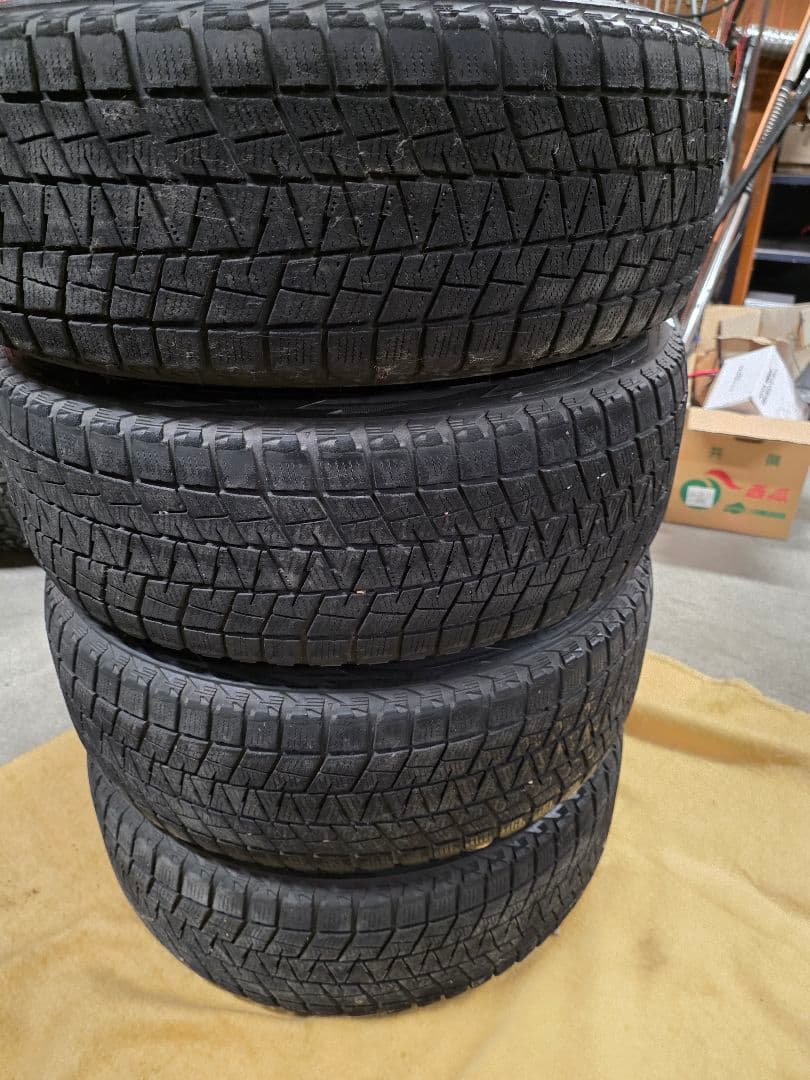 ブリザック 215/65R16スタッドレ 　アルミホイールセット　ハイエース使用