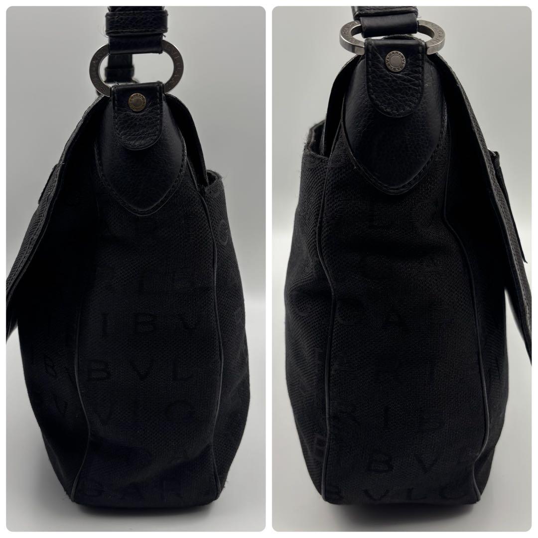 ✨希少✨　BVLGARI メッセンジャーバック　ロゴマニア　ロゴ金具　大容量　黒