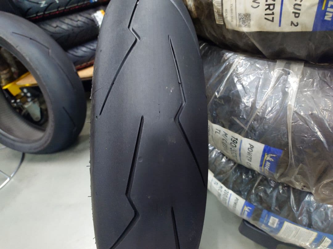 ピレリ　スーパーコルサV2SP 前後セット売り