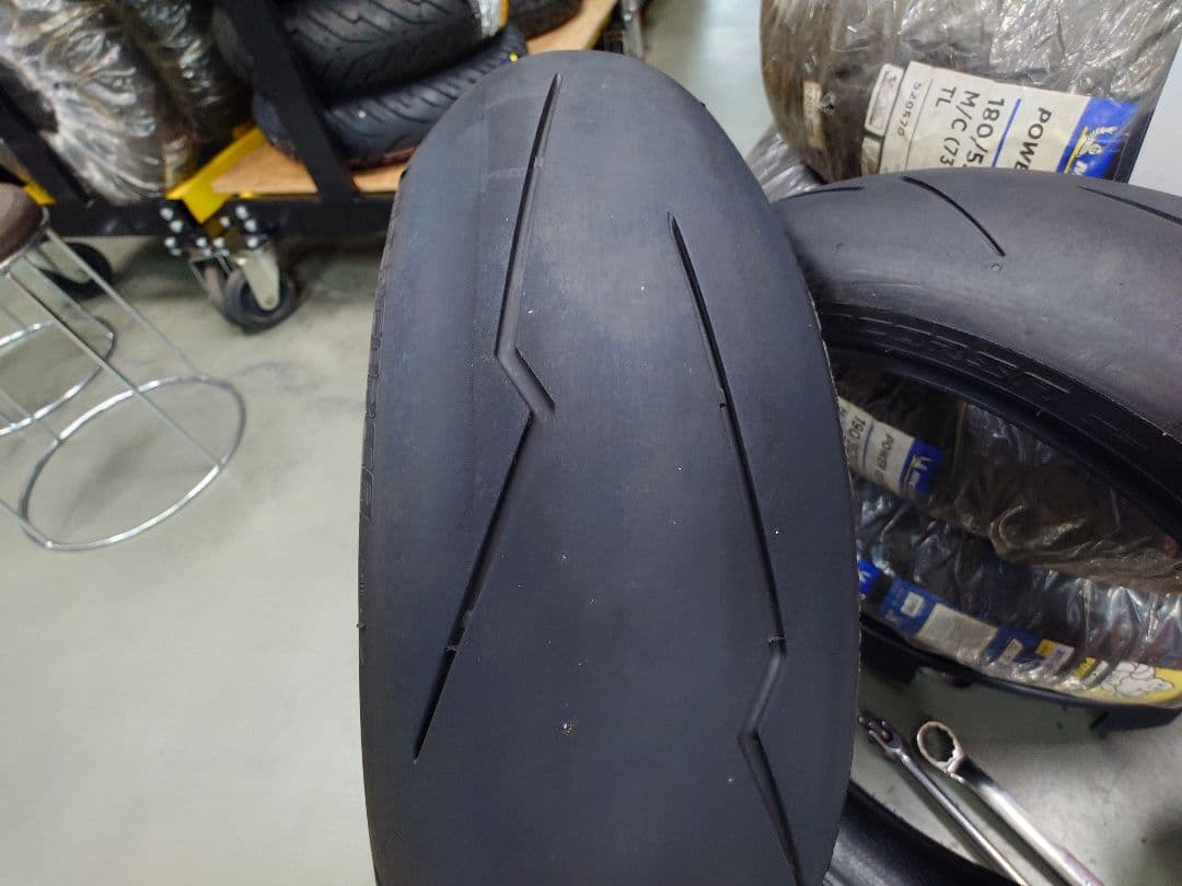 ピレリ　スーパーコルサV2SP 前後セット売り