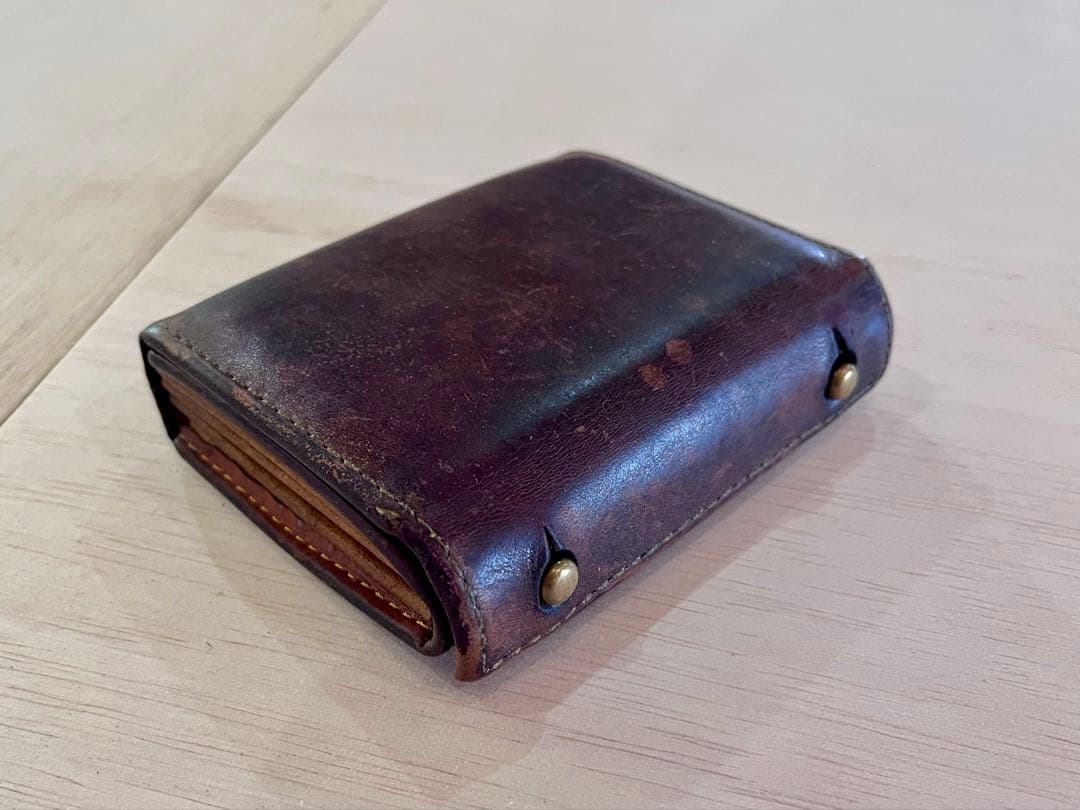 m+ エムピウ　二つ折り財布