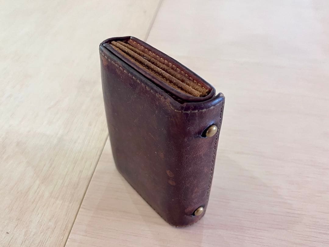 m+ エムピウ　二つ折り財布