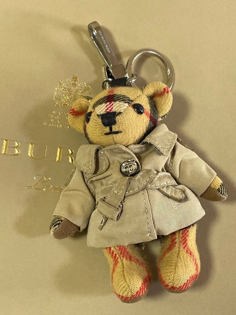 まゆKON ‼️BURBERRY バーバリーベア　トレンチコートキーホルダー