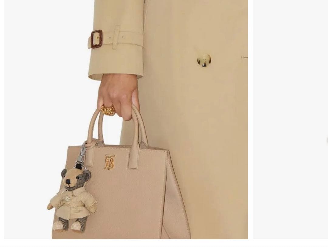 まゆKON ‼️BURBERRY バーバリーベア　トレンチコートキーホルダー