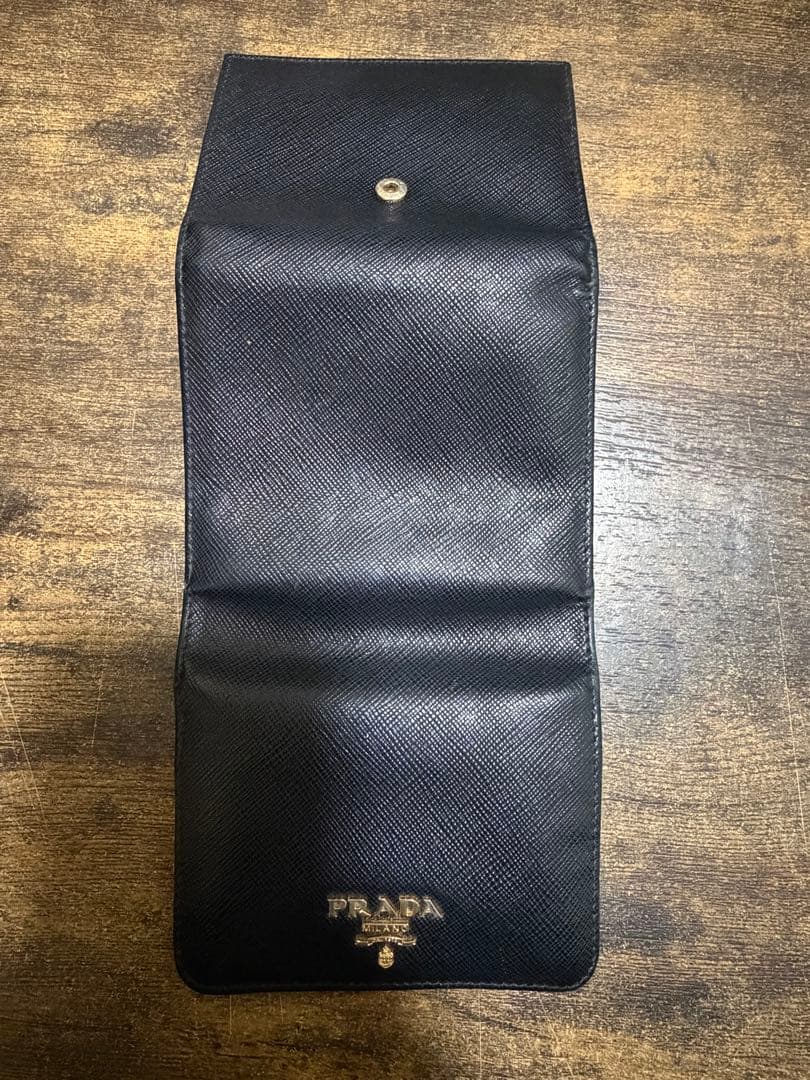 Prada ブラックレザー三つ折り財布