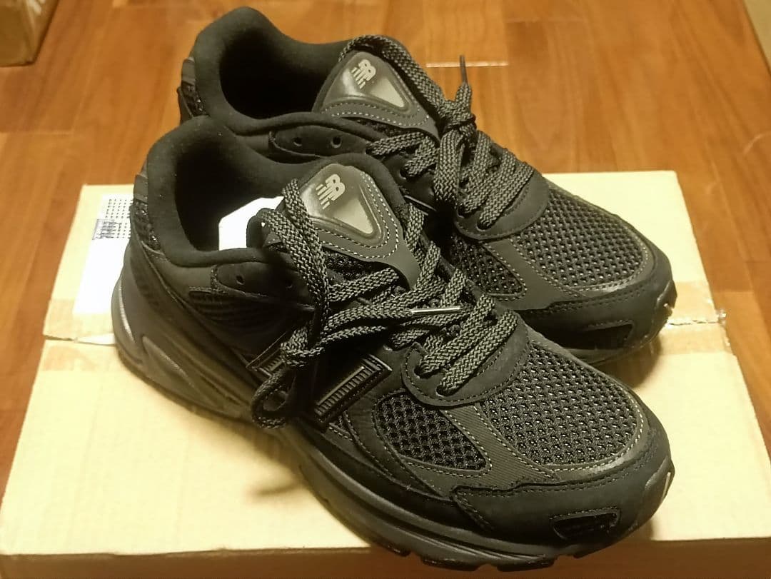 New Balance 2010 ブラック スニーカー 27