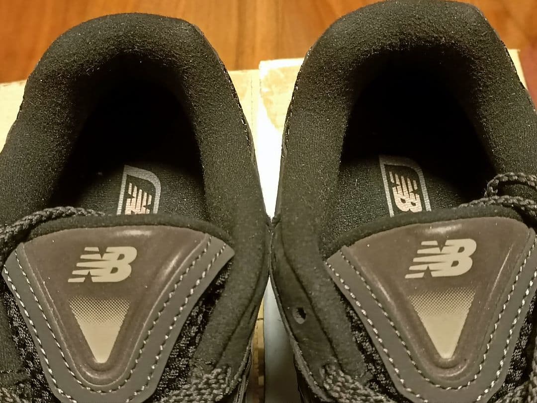 New Balance 2010 ブラック スニーカー 27