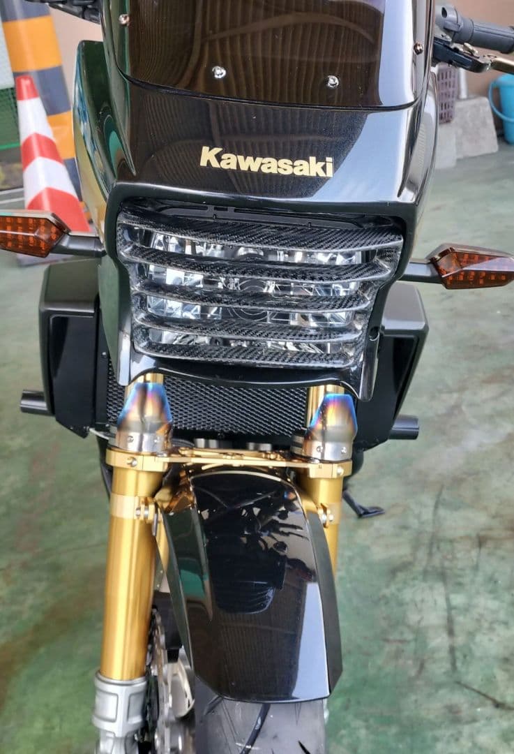 くに