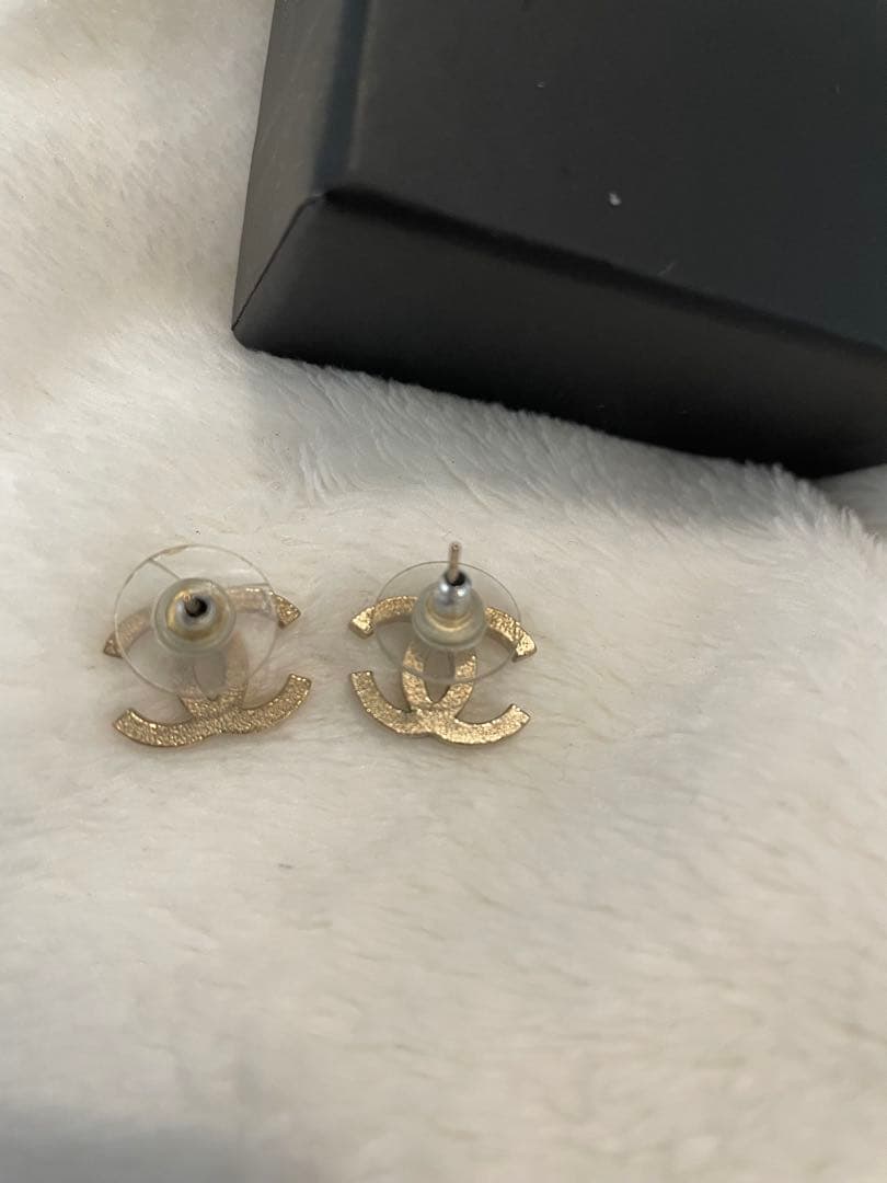 CHANEL ロゴピアス　CCロゴ　ストーン外れ