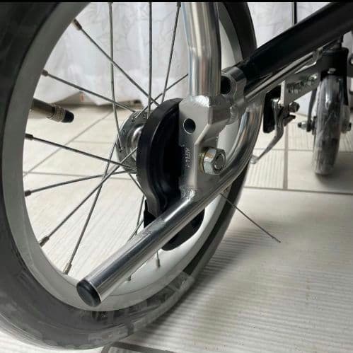♿ 便利な多機能 介助式 車椅子 (新品の低反発座クッションと背シート)