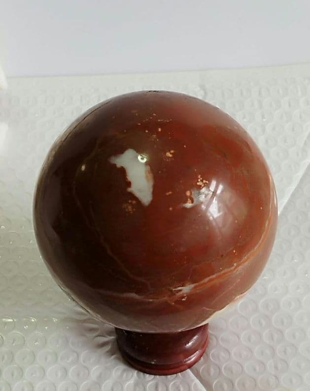 赤丸玉天然石レッドジャスパーの大玉です。同じ物が二つとない一点物です。