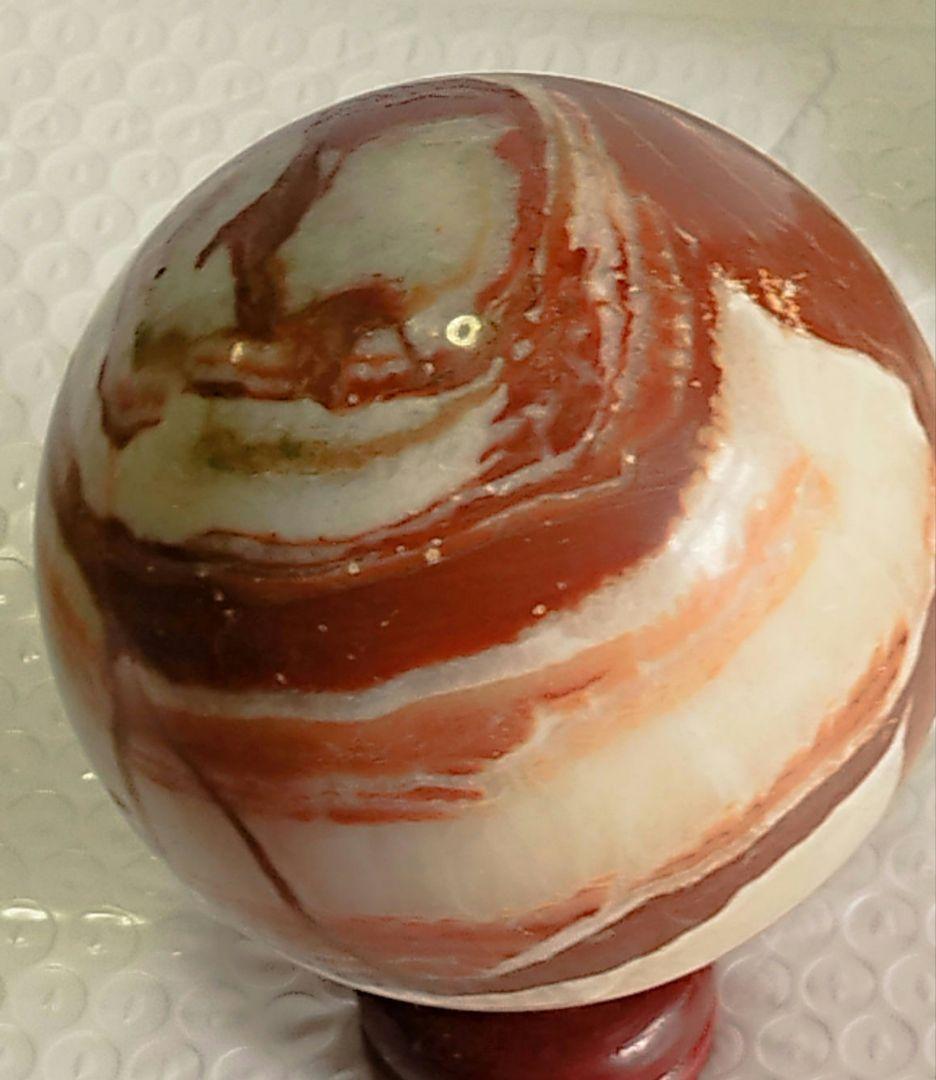 赤丸玉天然石レッドジャスパーの大玉です。同じ物が二つとない一点物です。