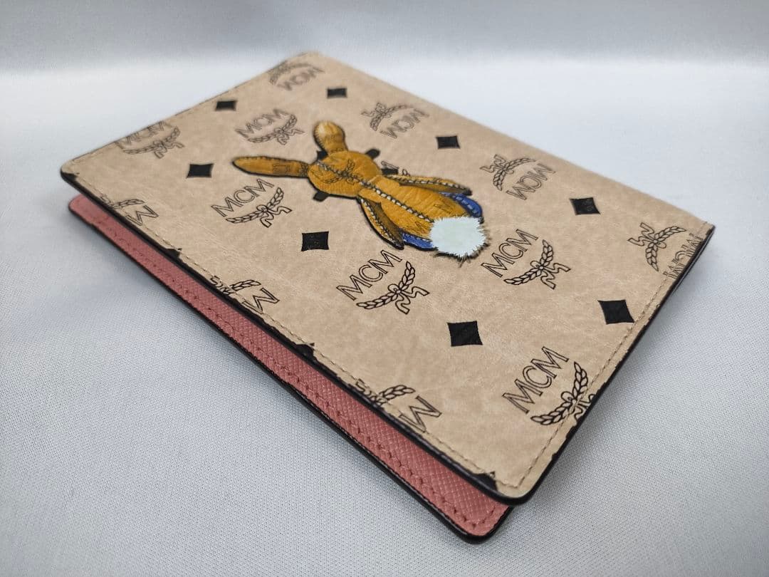 MCM エムシーエム パスポートケース ラビット うさぎ アイボリー ほぼ未使用