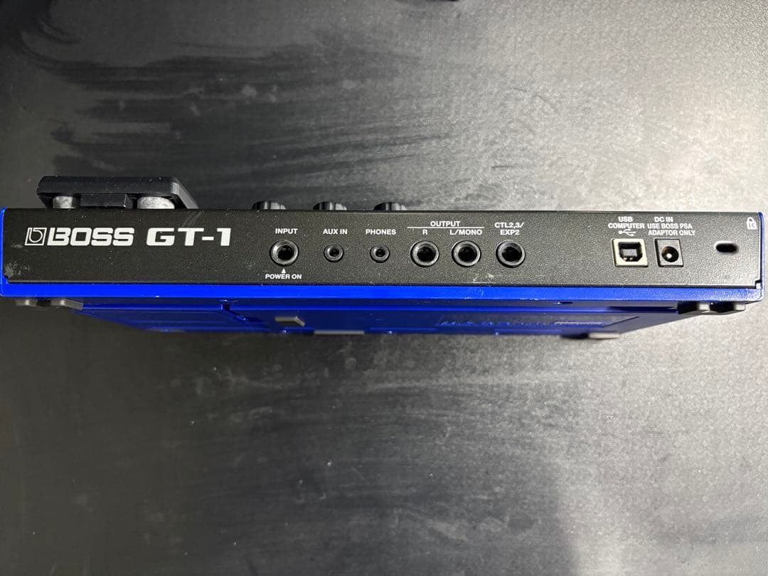 BOSS GT-1 マルチエフェクター　(純正アダプター、教科書付き)