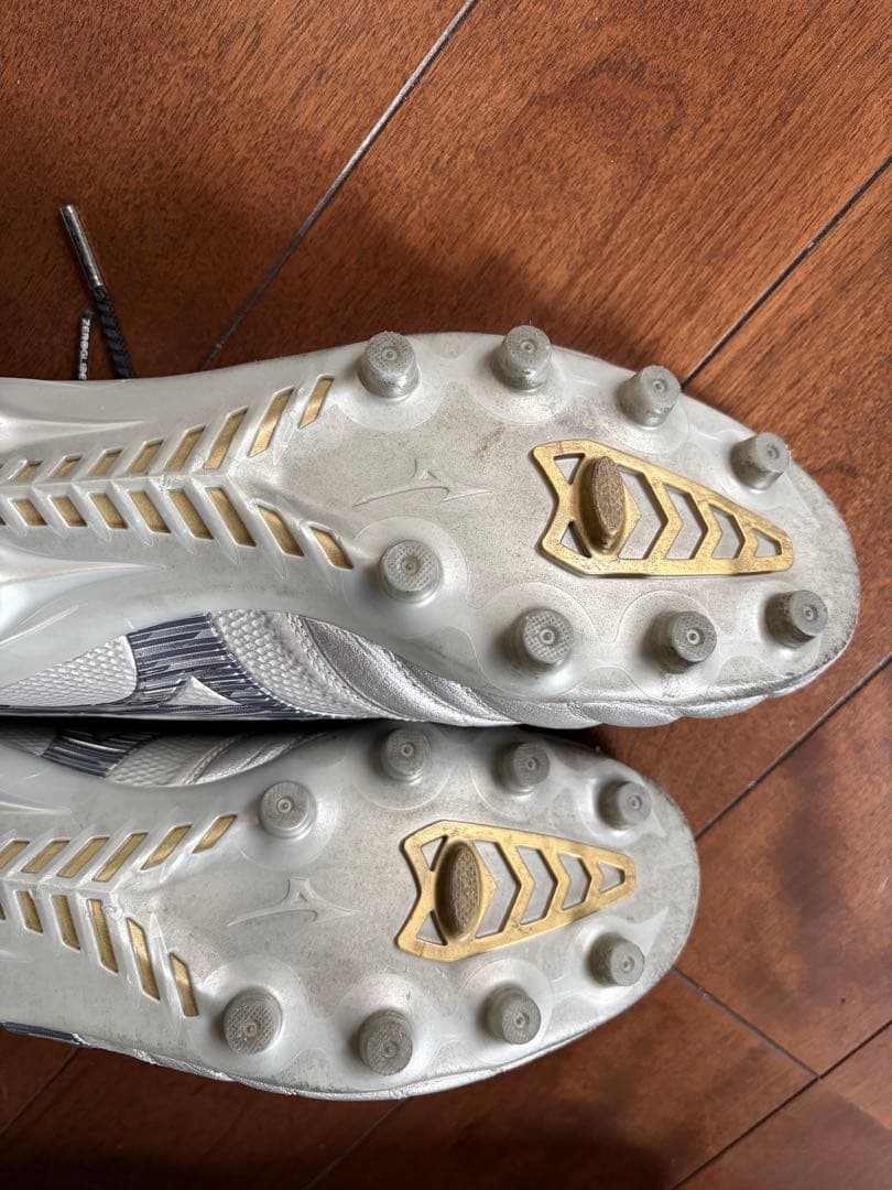 Mizuno モレリアネオ4 β