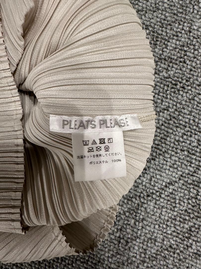 PLEATS PLEASEプリーツプリーズ 半袖Tシャツ　アイボリー