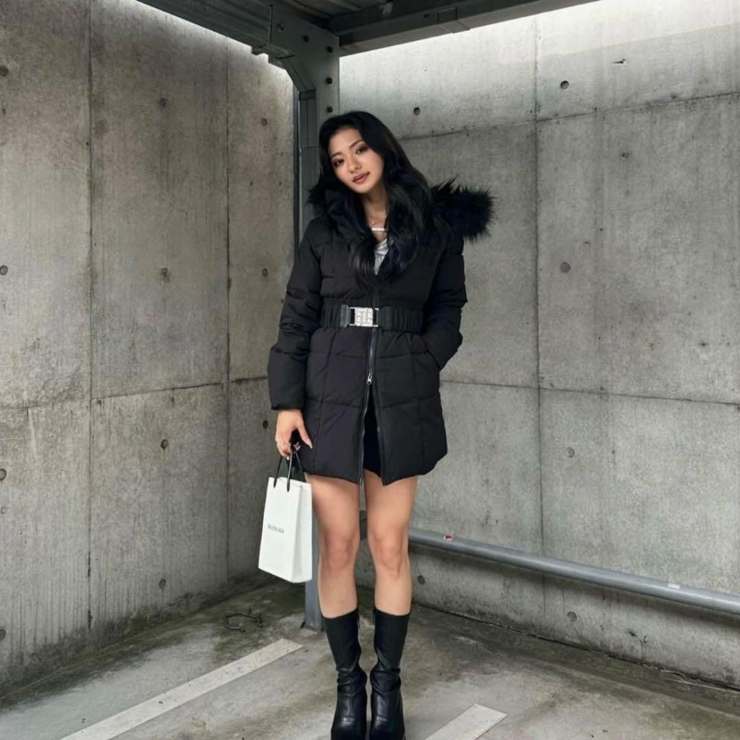 GYDA ファー付きフード ロングダウンベルト付き 黒 2024
