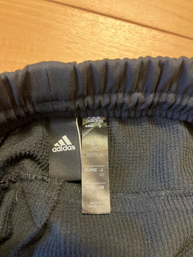adidas フード付きウィンドブレーカー 黒（サイズ上着O、ズボンXO)