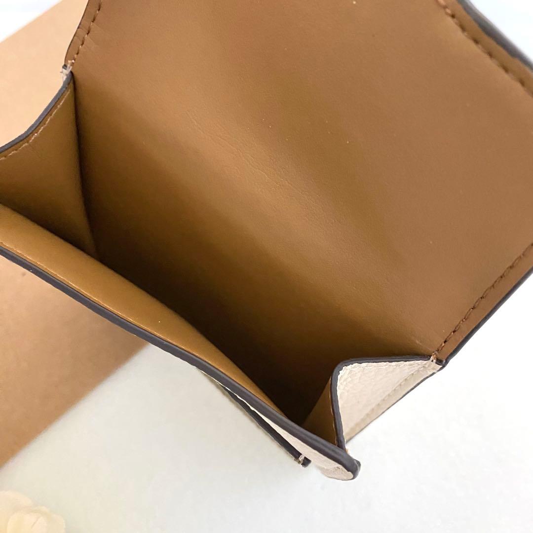 新品　正規品☆COACH コーチ　折り財布　 ホワイト レザー　二つ折り財布