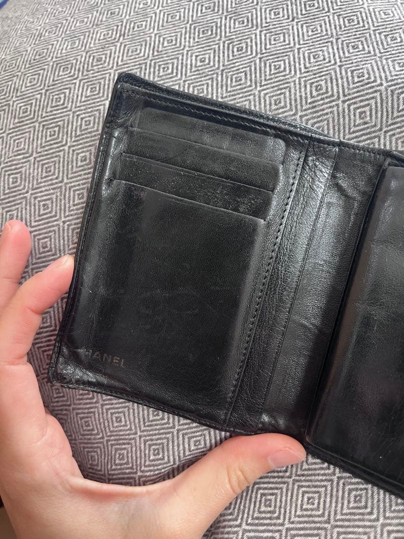CHANEL ブラック キャビアスキン　二つ折り財布　シャネル　がま口