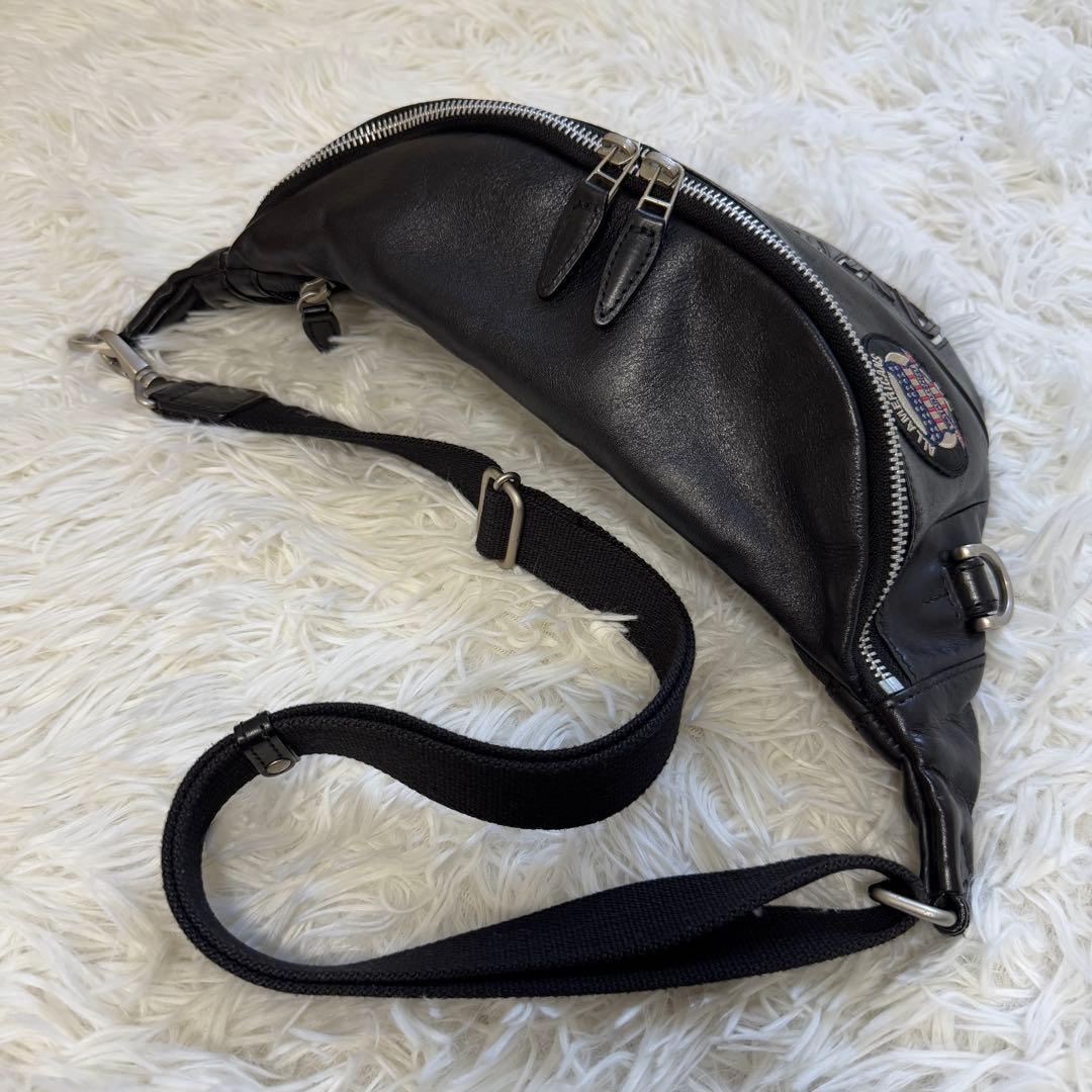 わ*と様 美品✨ AVIREX バーシティ デザイン ブルト ボディバッグ オー