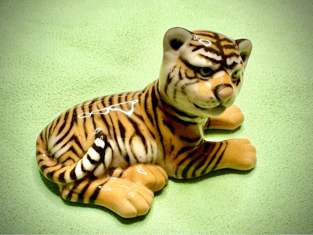 フッチェンロイター  虎のフィギュリン