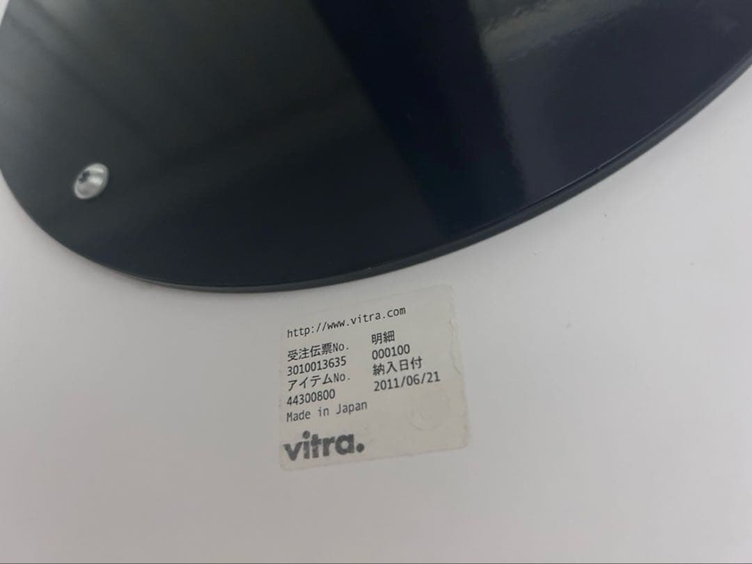 vitra. ビストロテーブル　ラウンド　ホワイト天板