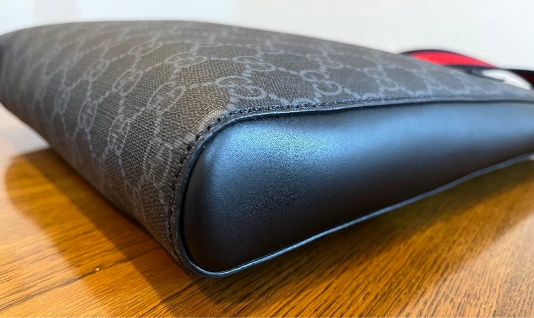 GUCCI GGスプリームキャンバスメッセンジャーバック16万→8万円大幅値下げ