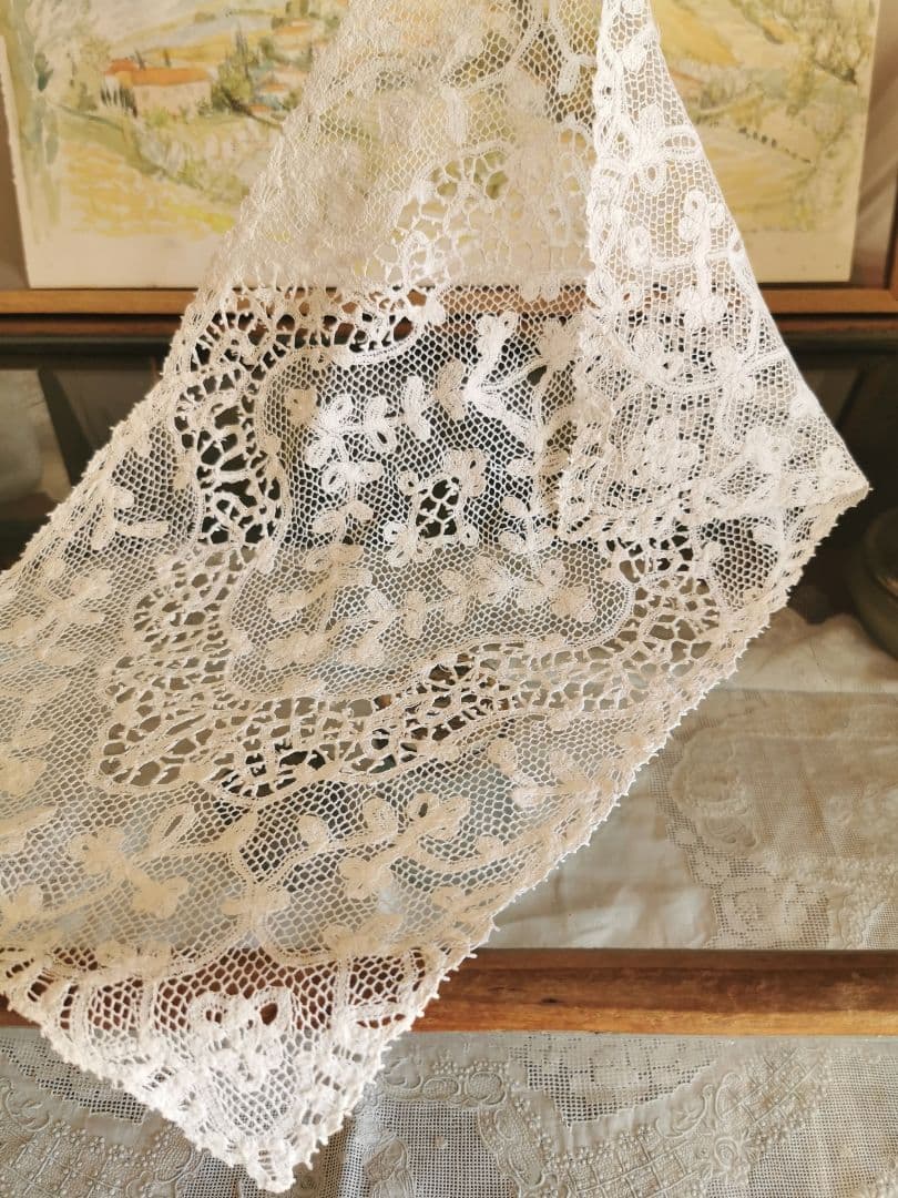 アンティークイタリア 美しい草花紋ミラネーゼ テープ＆ボビンレース 刺繍ランナー