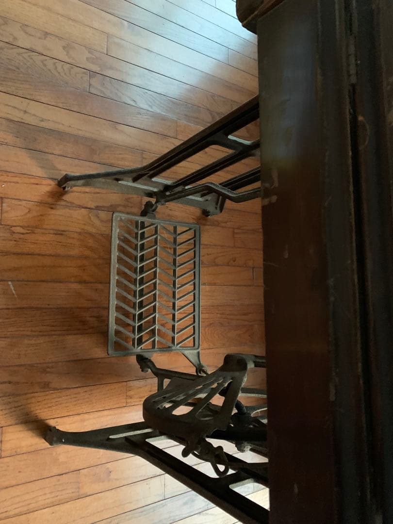 足踏みミシン　昭和レトロ　アンティーク　古道具　カフェインテリア