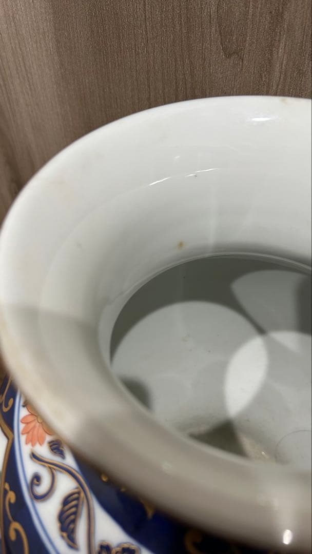 青と白の花瓶 陶器製 花と鳥の模様
