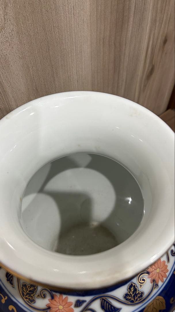 青と白の花瓶 陶器製 花と鳥の模様