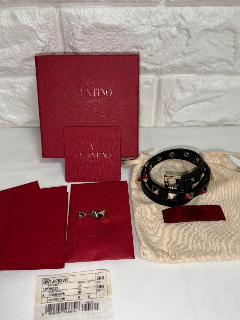 【確実正規品】【極美品】VALENTINO ロックスタッズブレスレット　ブラック