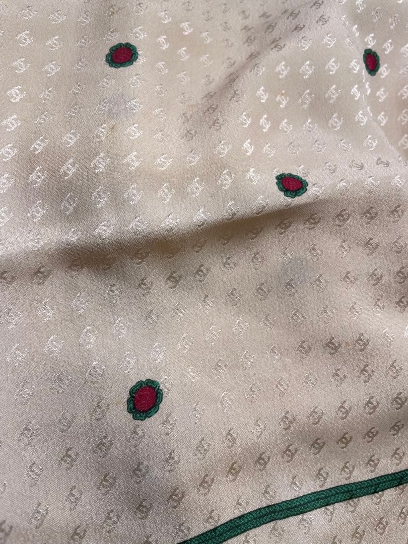 【美品】CHANEL ドット柄 シルクスカーフ 85✖️85サイズ　イタリア製