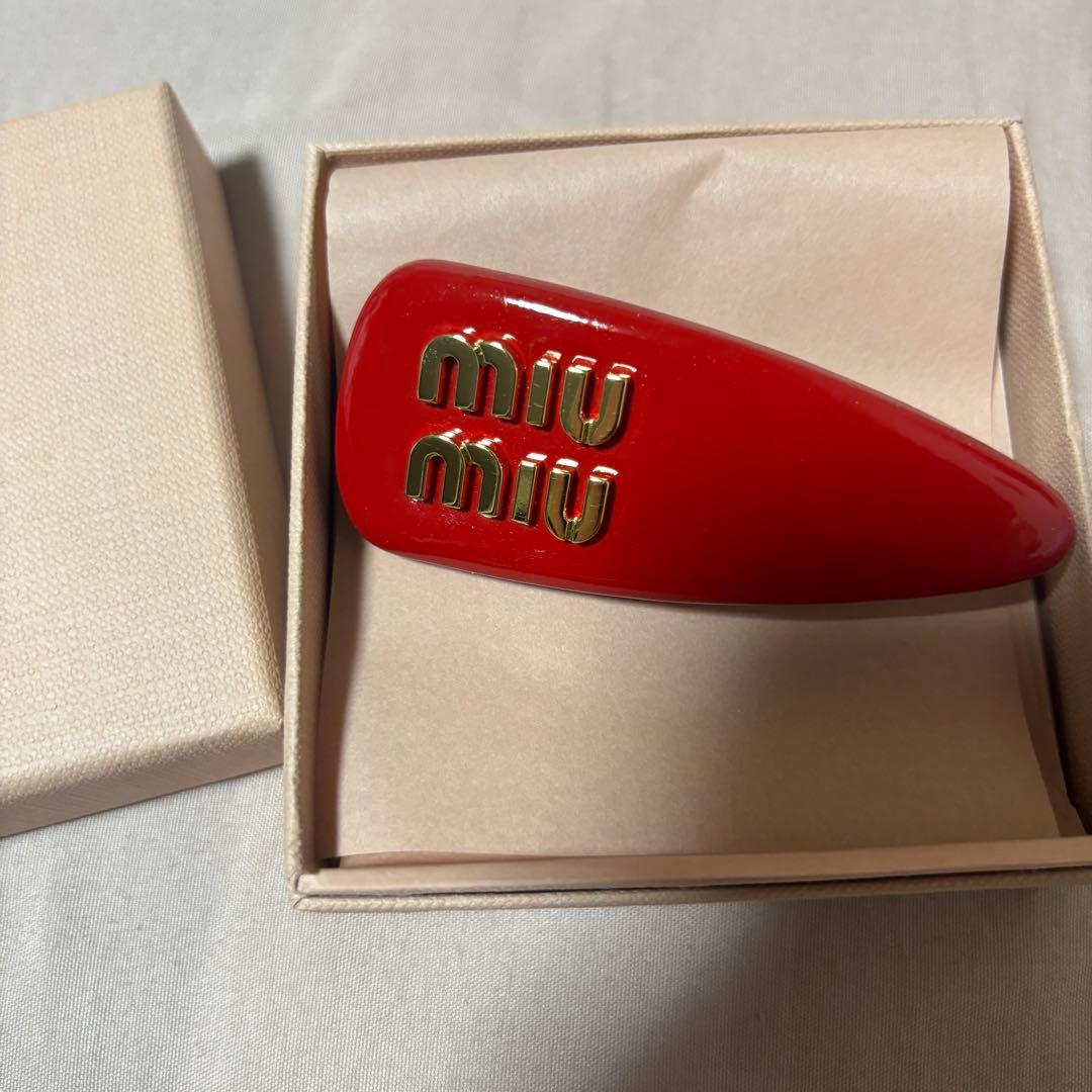 miumiu バレッタ レッド