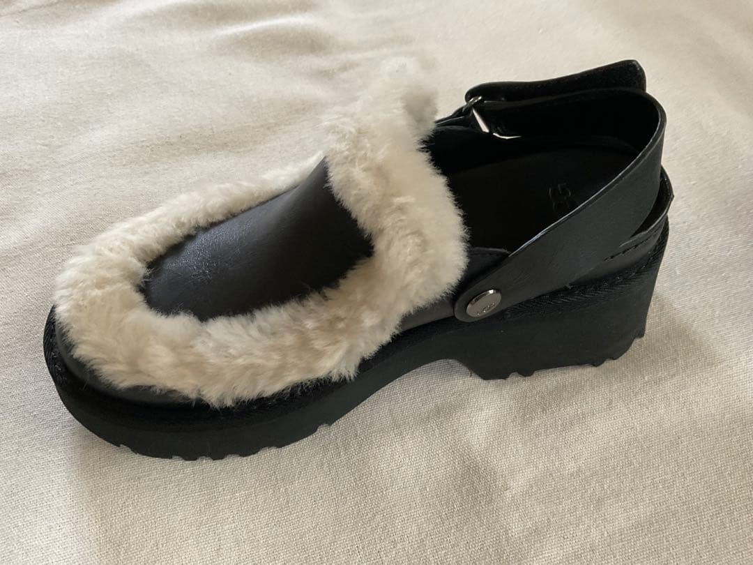 UGG アグ　サンダル