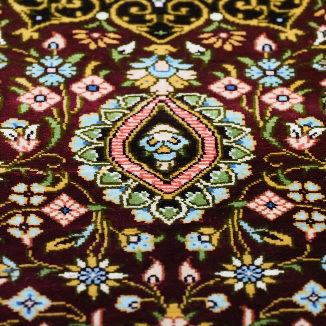 ペルシャ絨毯（シルク）　クム産　１２０×８０ｃｍ