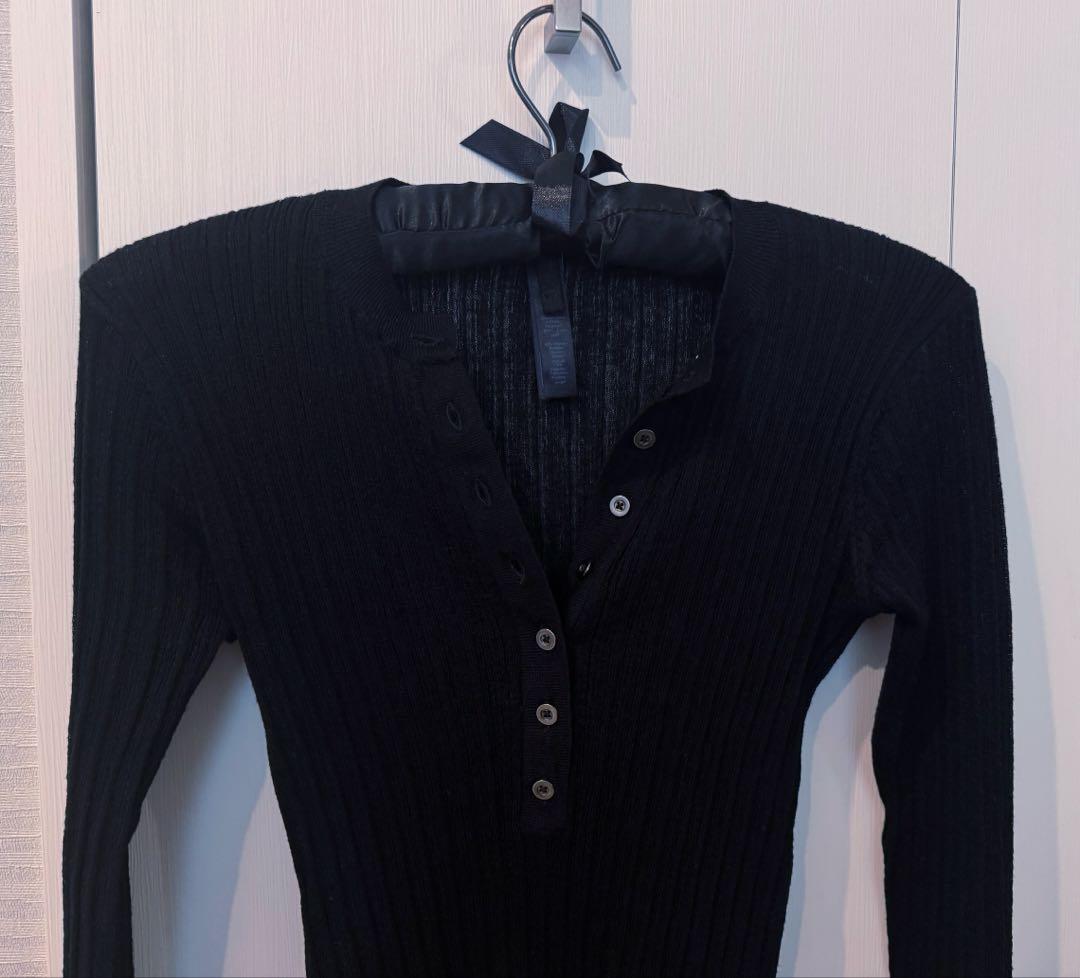 トップス SKIMS Sheer Knit Long Sleeve Henley