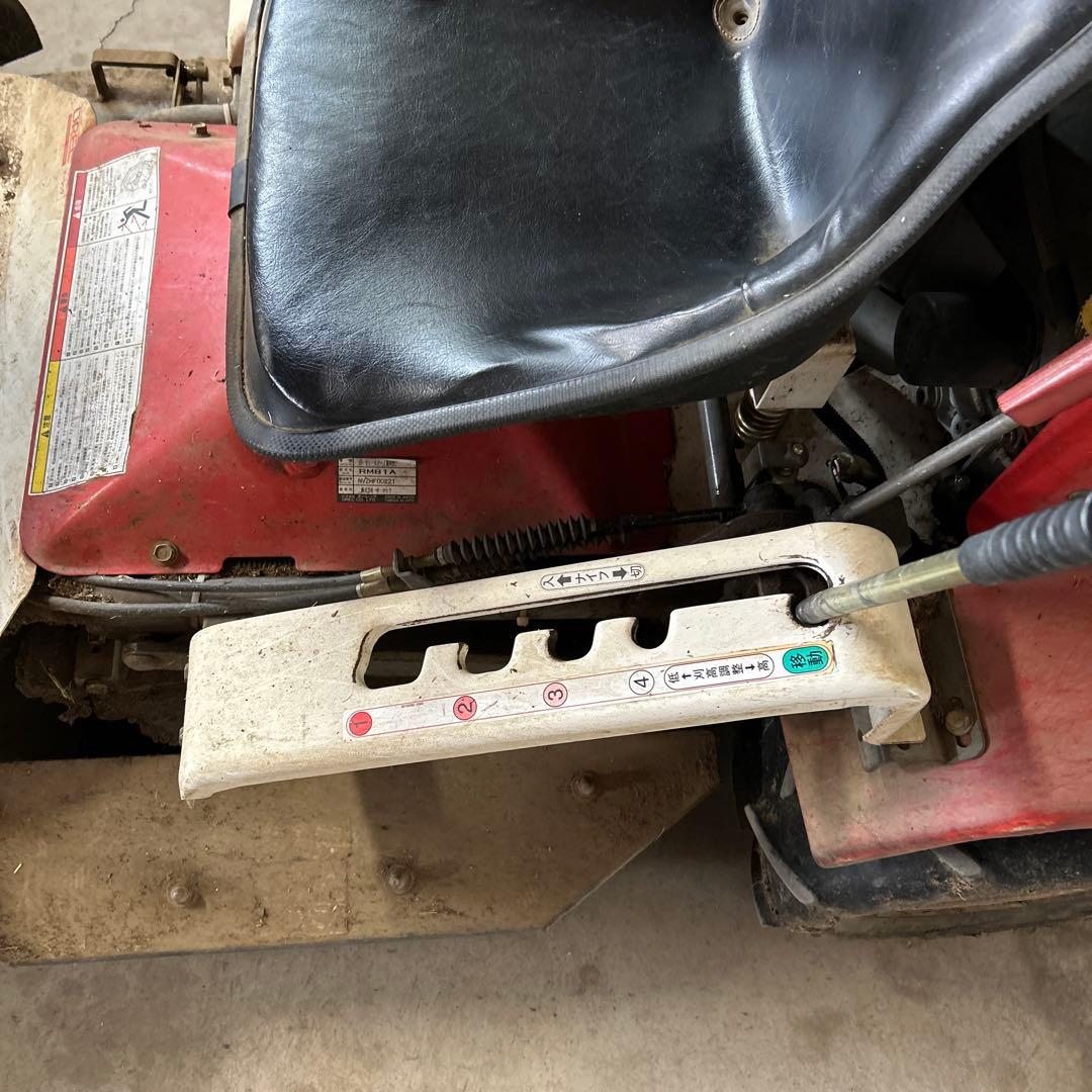 乗用草刈機 ラビットモアー　RM81A