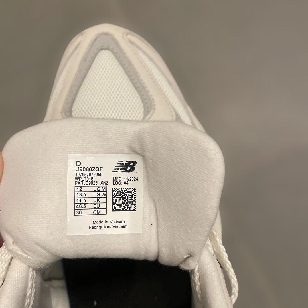 【新品未使用】NEW BALANCE 9060 US12